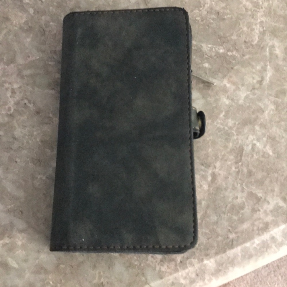 IPhone 7 Plus wallet/magnet case